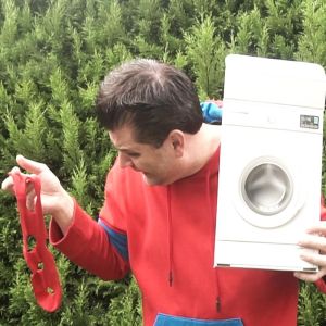 Foto Crazy Washing Machine by George Iglesias and Twister Magic